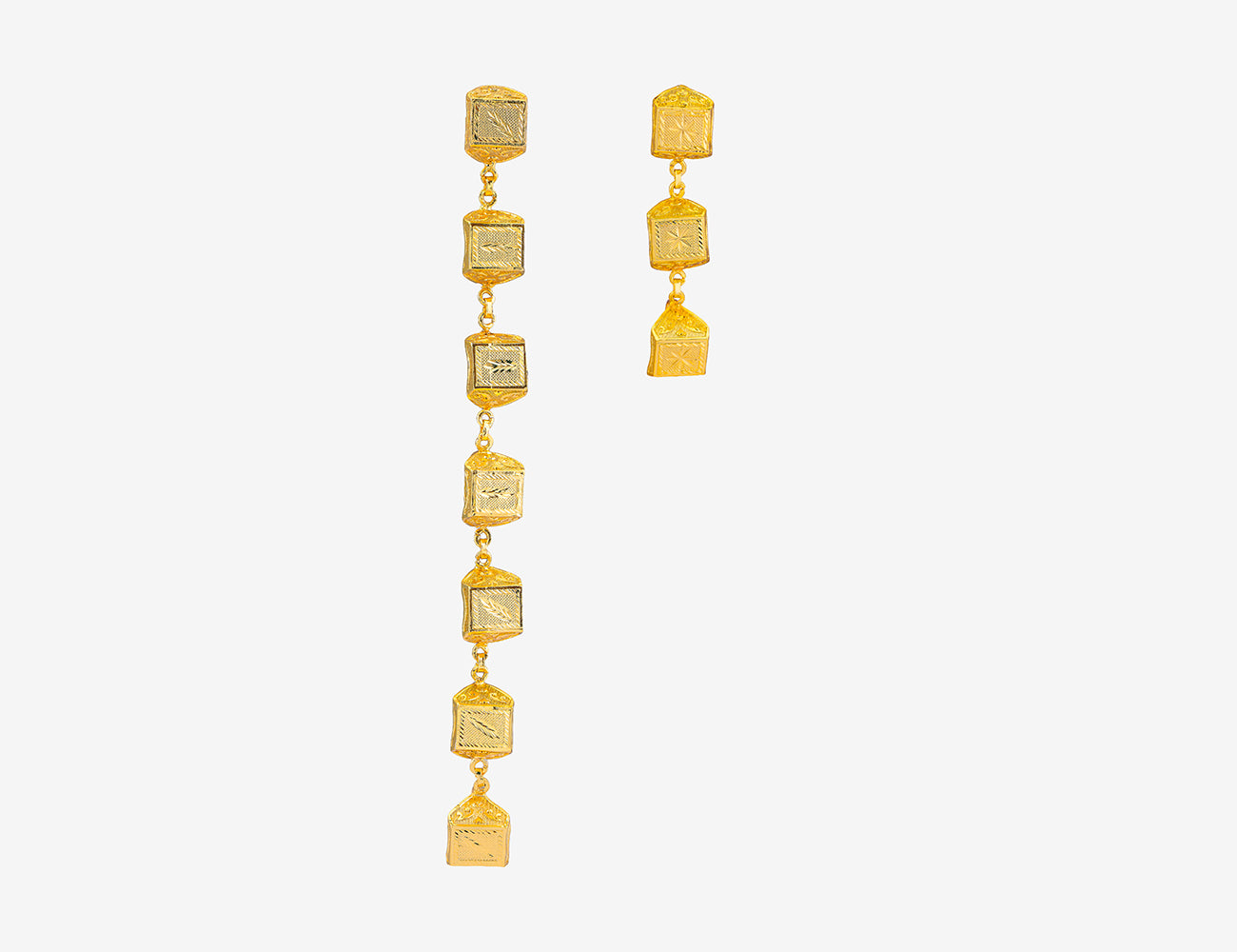 SIGNET RINGS ASYMMETRICAL EARRINGS